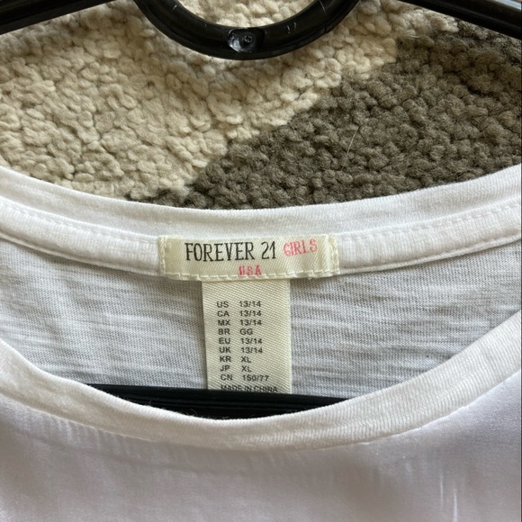 Forever 21 Girls Paris Tee - Picture 3 of 3